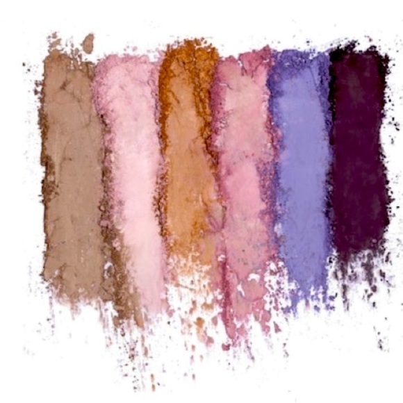 Dominique Cosmetics Sweater Weather Eyeshadow Palette - Picture 4 of 7